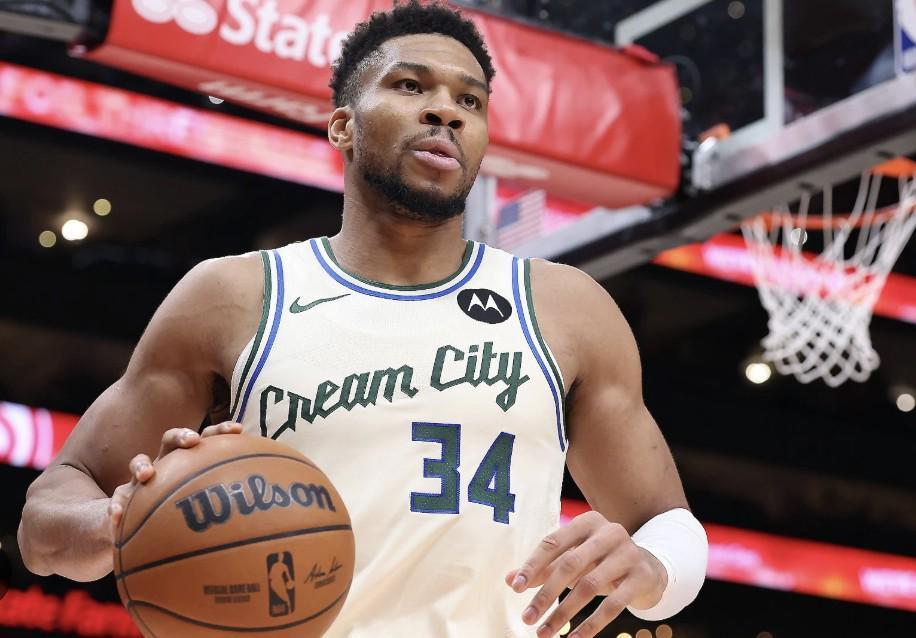 名记:现在我更倾向于字母哥会留队,目前有力竞争者只剩热火